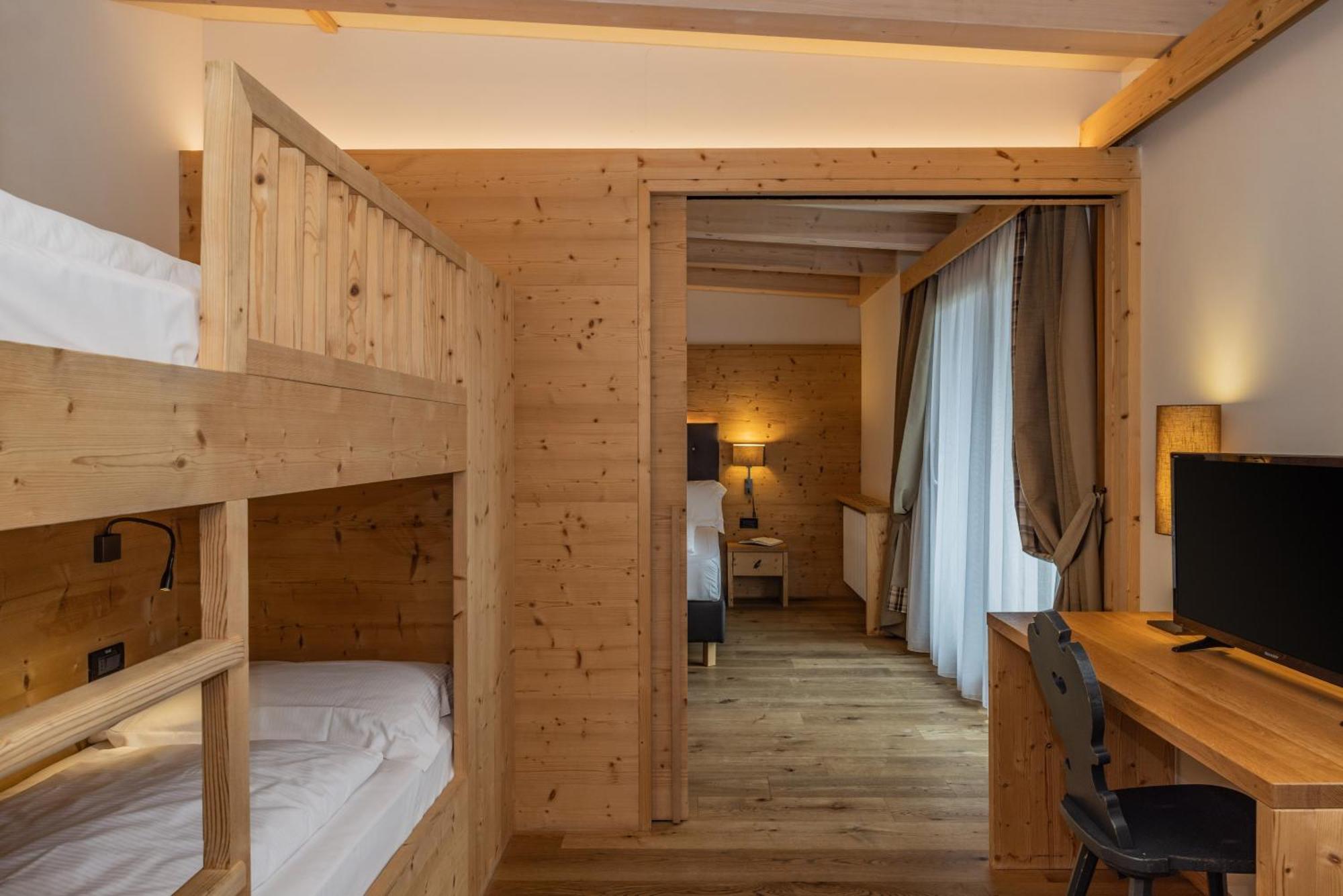 Hotel Ravelli Luxury Spa Mezzana  Exterior photo