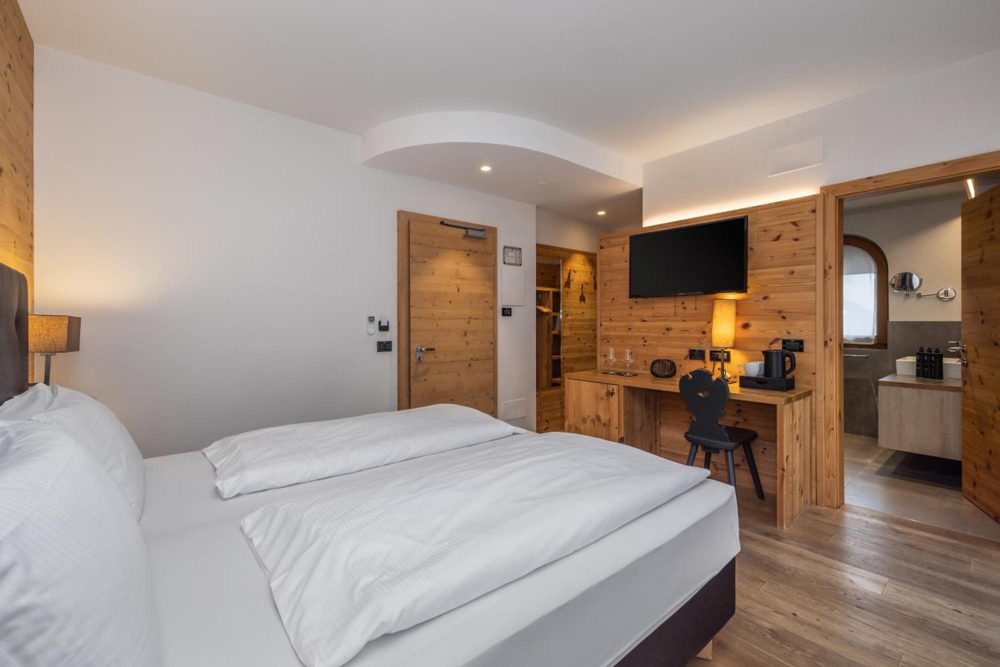 Hotel Ravelli Luxury Spa Mezzana  Exterior photo