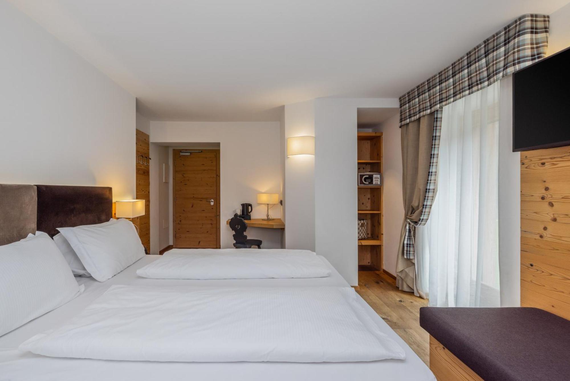 Hotel Ravelli Luxury Spa Mezzana  Exterior photo
