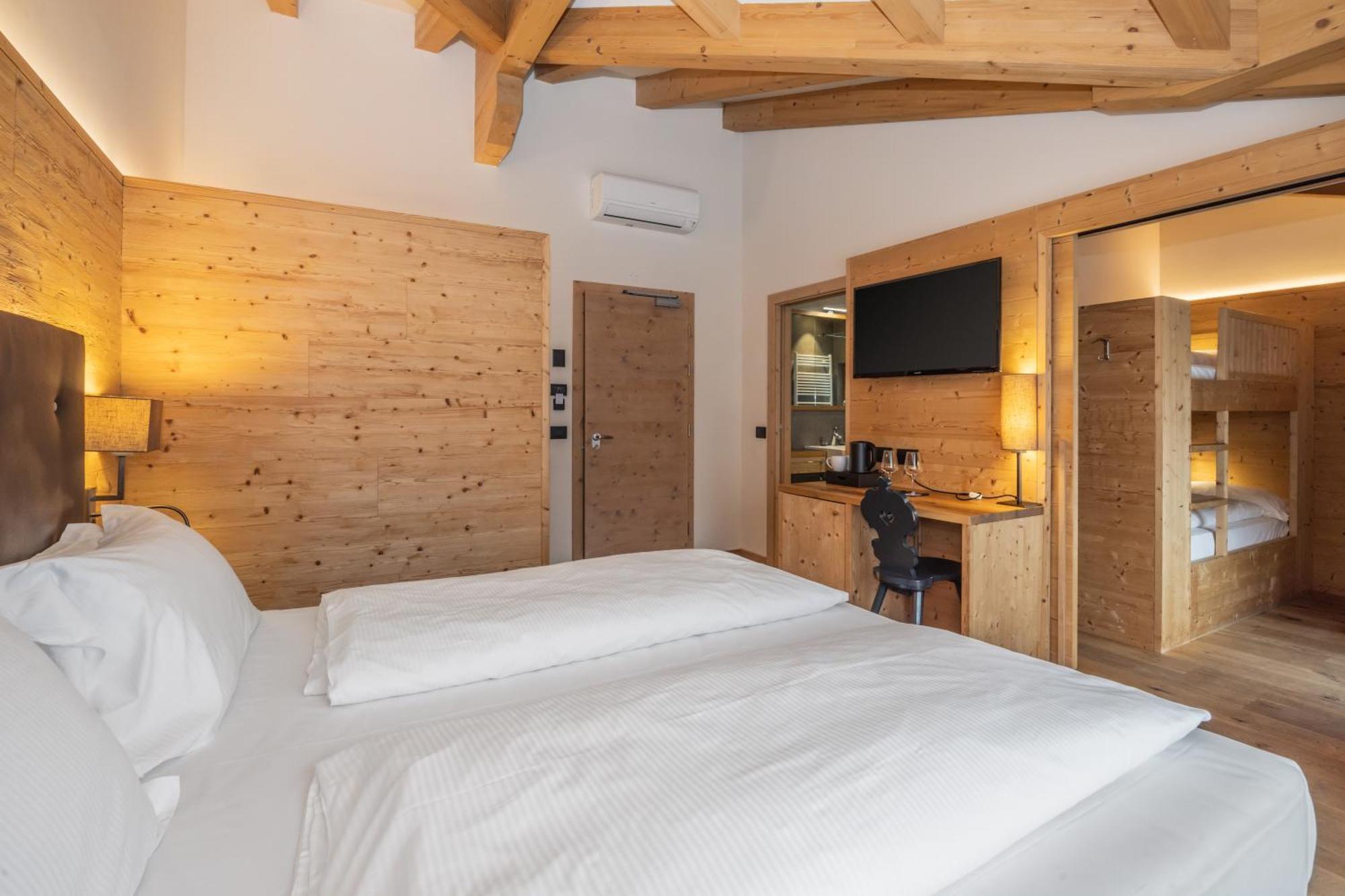 Hotel Ravelli Luxury Spa Mezzana  Exterior photo