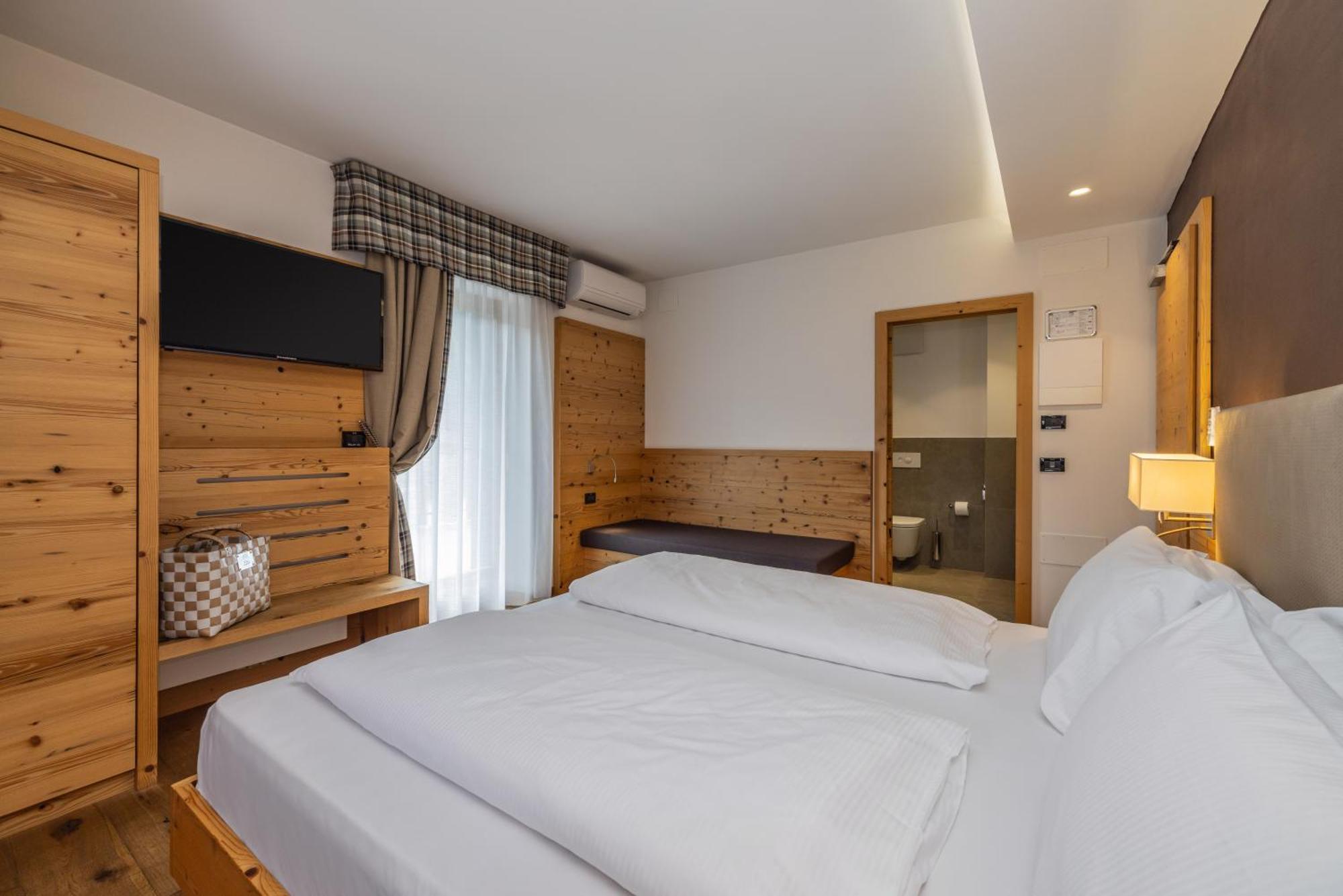Hotel Ravelli Luxury Spa Mezzana  Exterior photo