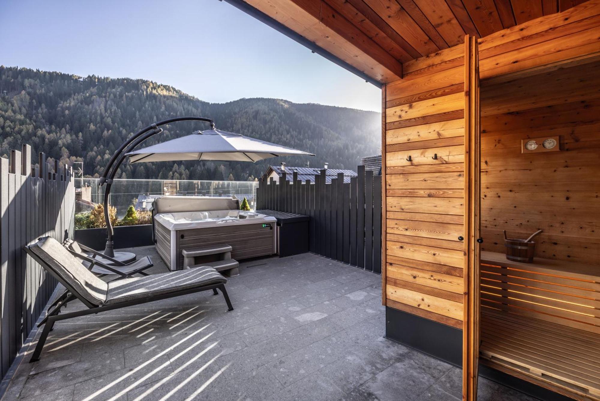 Hotel Ravelli Luxury Spa Mezzana  Exterior photo