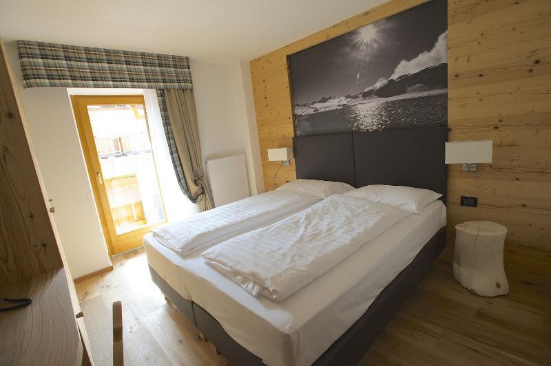 Hotel Ravelli Luxury Spa Mezzana  Exterior photo